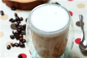 拿铁咖啡的做法及步骤窍门,拿铁咖啡的制作方法 拿铁咖啡的做法及步骤窍门,拿铁咖啡的制作方法