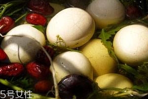 红参能和鸡蛋一起吃吗?,红参可以和鸡蛋一起吃吗 红参能和鸡蛋一起吃吗?,红参可以和鸡蛋一起吃吗