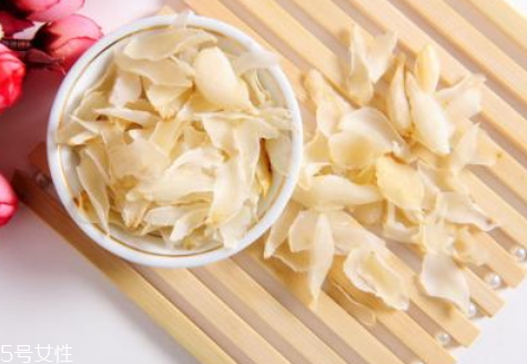 干百合什么颜色的好,百合干的颜色有几种图片