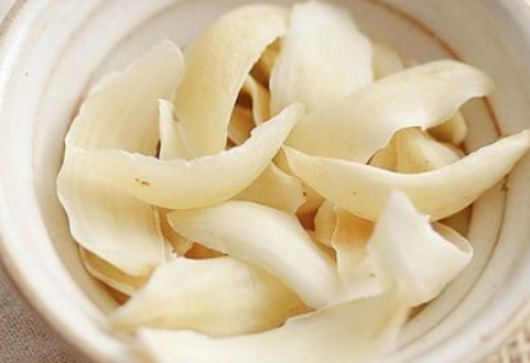 干百合发黑还能吃吗,百合晒干后发黑能吃吗