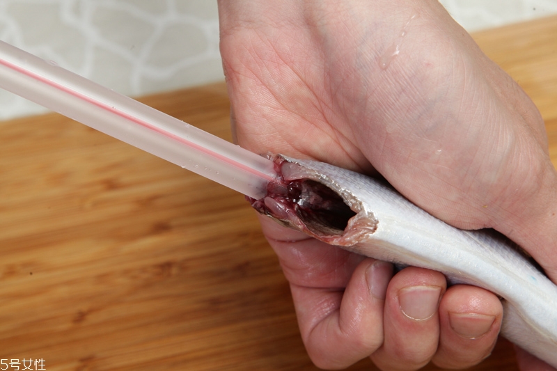 秋刀鱼怎么去骨,秋刀鱼有骨头吗