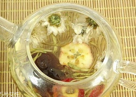 陈皮甘草金银花泡水功效,甘草金银花泡水的功效