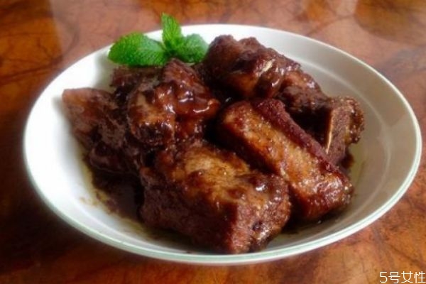 隔夜的糖醋排骨能吃吗,糖醋排骨放冰箱一周可以吃吗