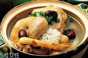 土茯苓可以煲鸡汤吗,土茯苓可以煲鸡吗?