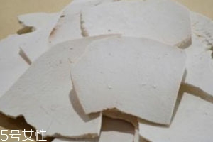茯苓粉和蛋清真的可以祛斑吗,茯苓和鸡蛋清可以祛斑吗