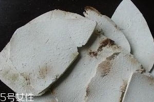 茯苓为什么是苦的,可以加红糖吗?,茯苓为什么是苦的?