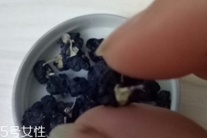 黑枸杞怎么样吃,正宗黑枸杞是什么样子