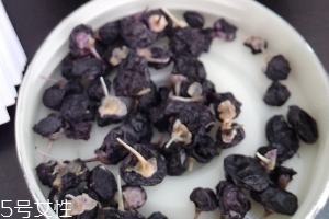 黑枸杞怎么样吃,正宗黑枸杞是什么样子