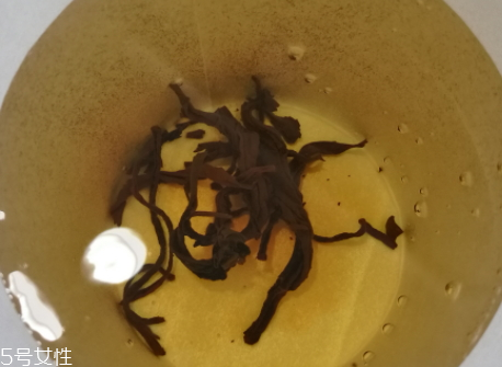 红茶和绿茶的区别功效,红茶和绿茶的区别女生