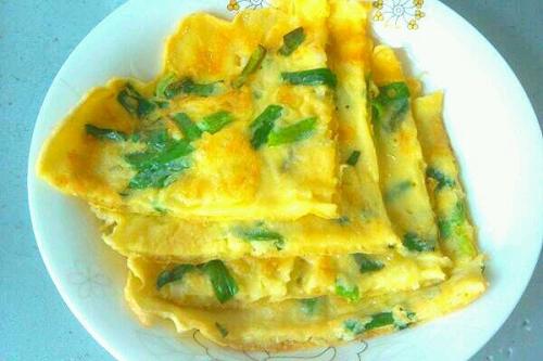 鸡蛋饼面糊用温水还是凉水,摊鸡蛋饼的面糊用冷水还是温水?