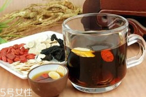 黄芪和西洋参一起泡水喝吗,黄芪能和西洋参一起喝吗