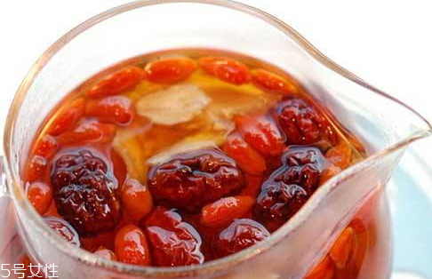 山药黄芪红枣泡水功效,黄芪红枣泡水功效