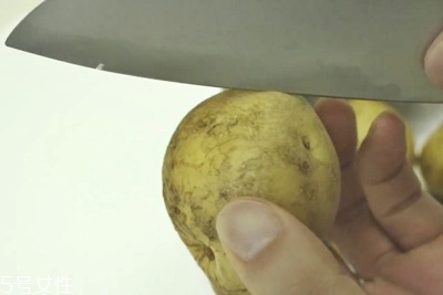 马铃薯要过水才能煮吗,马铃薯水煮要多久 马铃薯要过水才能煮吗,马铃薯水煮要多久