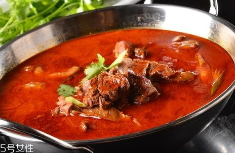 涮羊肉火锅底料怎么配,羊肉火锅配料有哪些料 涮羊肉火锅底料怎么配,羊肉火锅配料有哪些料