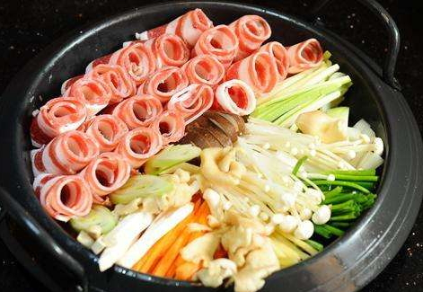 牛肉火锅放些什么材料,牛肉火锅需要什么食材