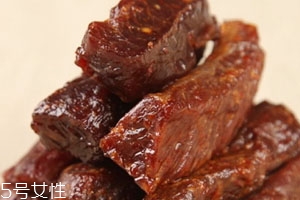 牛肉肉不能和什么一起吃吗,牛肉干不能和什么一起吃吗