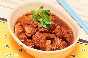 红烧牛肉可以放蚝油吗?,烧牛肉能放蚝油吗