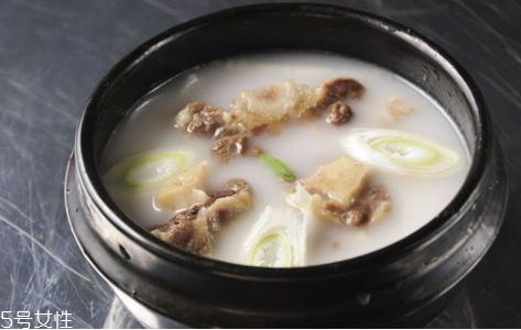 牛骨头汤的做法和配料,牛骨头汤的做法和功效