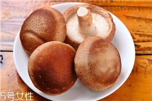 新鲜的香菇要不要泡一下,干香菇怎么泡发及清洗