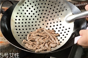 鱼片过油怎么过,过油怎么过