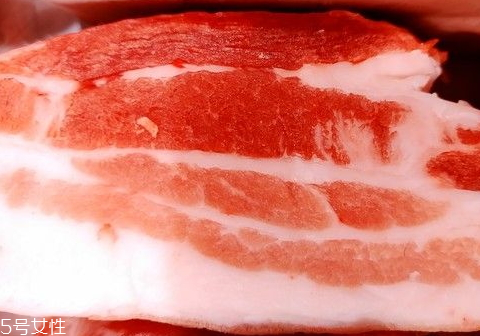 五花肉冷冻能放多久,五花肉解冻后在冷藏里可以放多久