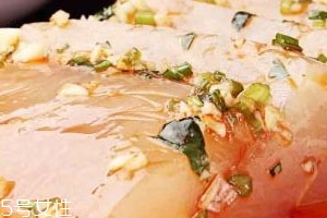 怎样做猪皮冻,做好的猪皮冻能冷冻吗