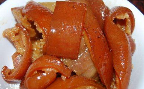 买了一块猪肉猪皮为什么是红色的,猪皮为什么是红色的