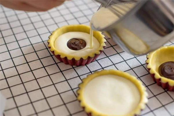 冰的蛋挞液可以直接烤吗,蛋挞液可以直接烤吗