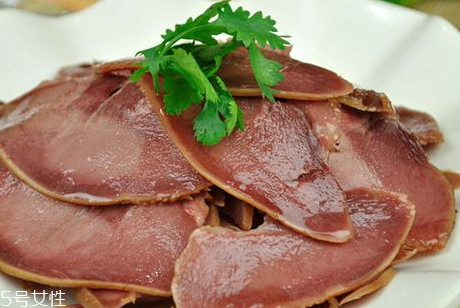 猪舌头怎么处理才干净,猪舌头怎么处理舌苔