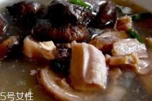 猪肚可以和香菇一起炖吗?,猪肚子可以和香菇一起炖吗