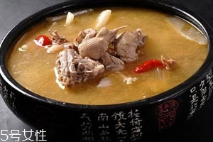 酸萝卜老鸭汤可以放当归吗,老鸭汤可以放当归吗? 酸萝卜老鸭汤可以放当归吗,老鸭汤可以放当归吗?