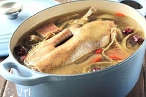 老鸭汤可以放红枣枸杞吗,老鸭炖红枣什么功效