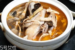 老鸭汤可以放香菇吗?,老鸭汤可以放香菇吗窍门
