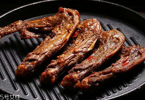 鸭翅怎么做好吃又简单,鸭翅怎么做好吃家常菜