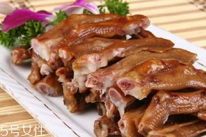 鸭掌和什么一起吃好,鸭掌不能和什么一起吃 鸭掌和什么一起吃好,鸭掌不能和什么一起吃