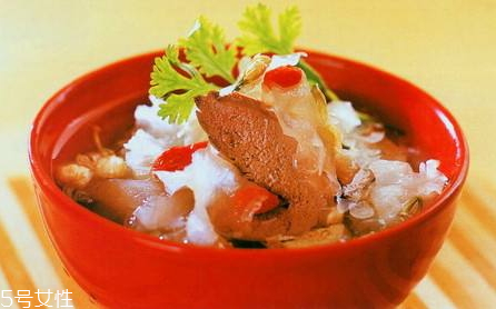 鸡肝的营养价值及危害,鸡肝的营养价值及功效和作用