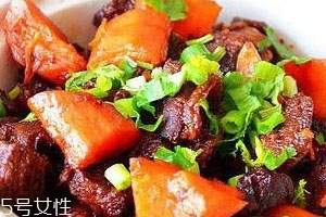 红烧羊肉可以放冰糖吗?,红烧羊肉放冰糖还是白糖