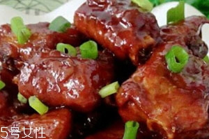 红烧排骨可以用红糖吗?,红糖可以做红烧排骨排骨吗