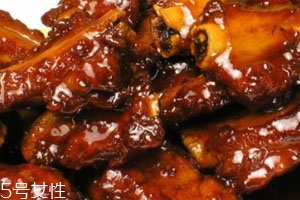 红烧排骨很柴是为什么,红烧排骨柴和硬怎么办 红烧排骨很柴是为什么,红烧排骨柴和硬怎么办