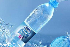 矿泉水保质期为什么那么久,矿泉水为什么会有保质期