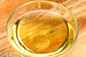 亚麻籽油怎样食用,没开封的亚麻籽油过期了还能吃吗