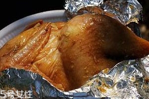 叫花鸡烤多久,叫花鸡烧火烤要烤多久