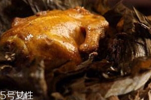 叫花鸡用什么叶子包裹,叫花鸡为什么用荷叶包