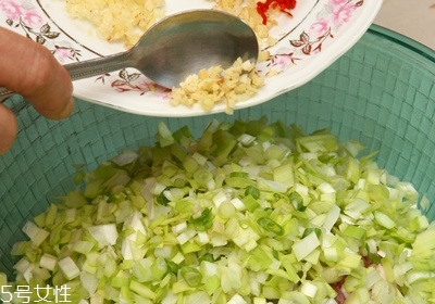 锅贴的馅怎么做,自己做锅贴