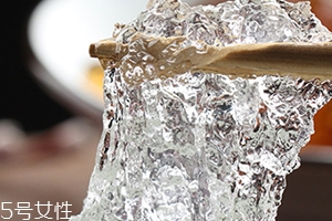 雪燕和桃胶能一起炖吗,鱼胶可以和雪燕一起炖吗 雪燕和桃胶能一起炖吗,鱼胶可以和雪燕一起炖吗