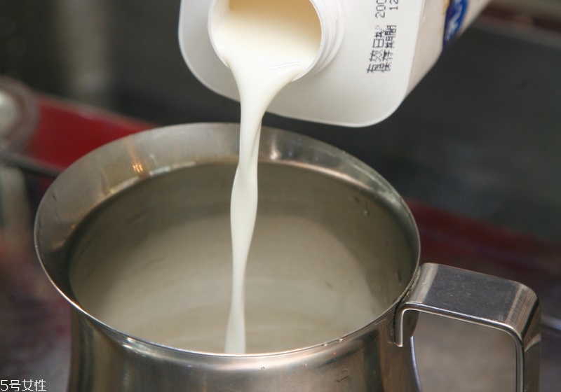 咖啡机打奶泡教程,家用咖啡机打奶泡技巧视频教程