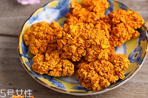 金耳的营养价值比银耳的高吗,金耳和银耳哪个功效好