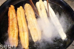 空气炸锅能炸油条吗?,空气炸锅能做油条吗