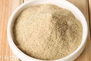 黑胡椒粉和白胡椒粉的区别和作用,黑胡椒粉和白胡椒粉的区别是什么