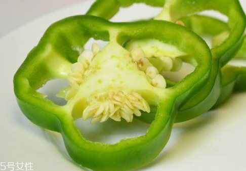 青椒怎么去籽,青椒怎么去籽视频